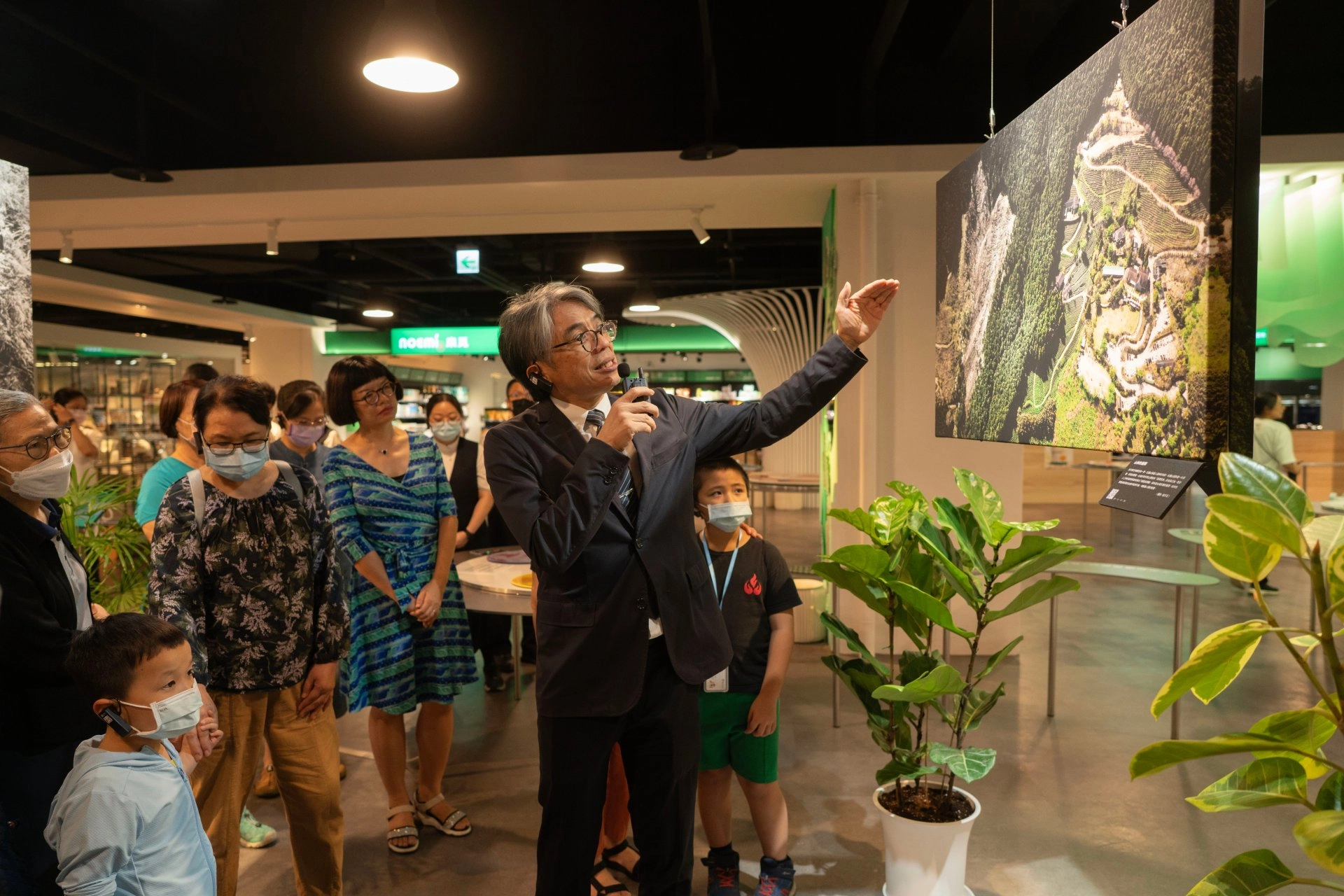 植境複合概念館除經典The One攝影展還有照見想想攝影展