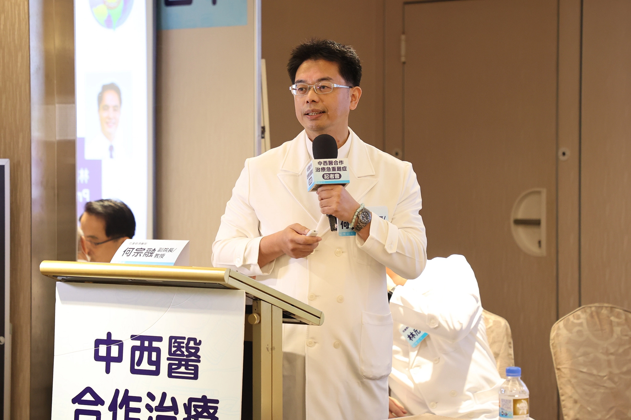 何宗融副院長則是帶來「中西合治．不能醒能醒，不能走能走」，分享中西醫合療上的特色醫療。