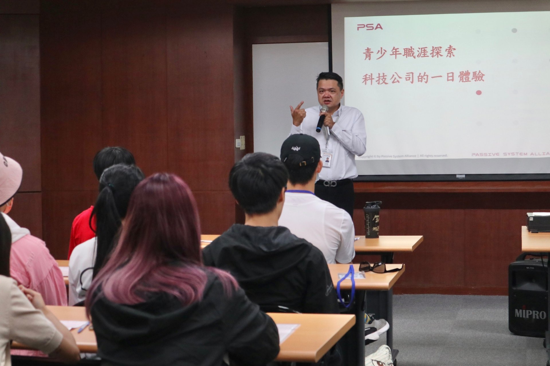 藉由瀚宇博德(股)公司總經理與人資的經驗分享,幫助自立青年們對未來職涯規劃更有方向