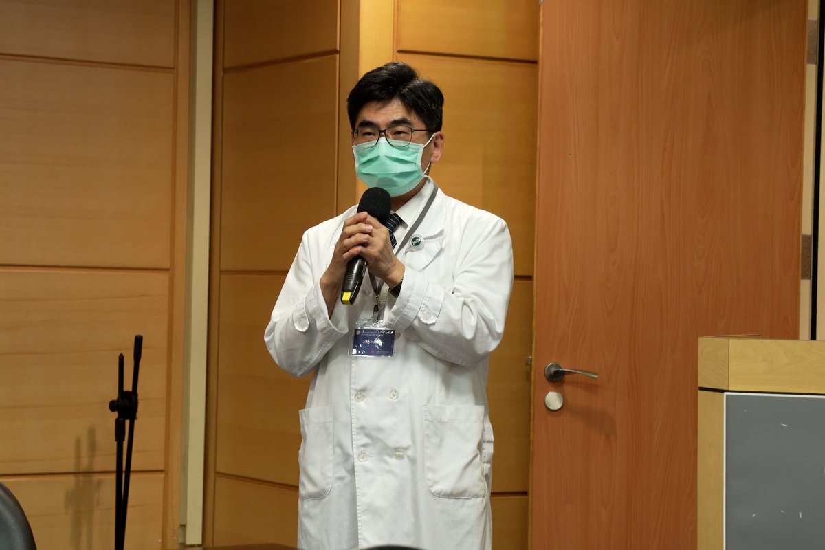 陳建華主任說明介入性內視鏡超音波在治療性內視鏡的新進展。