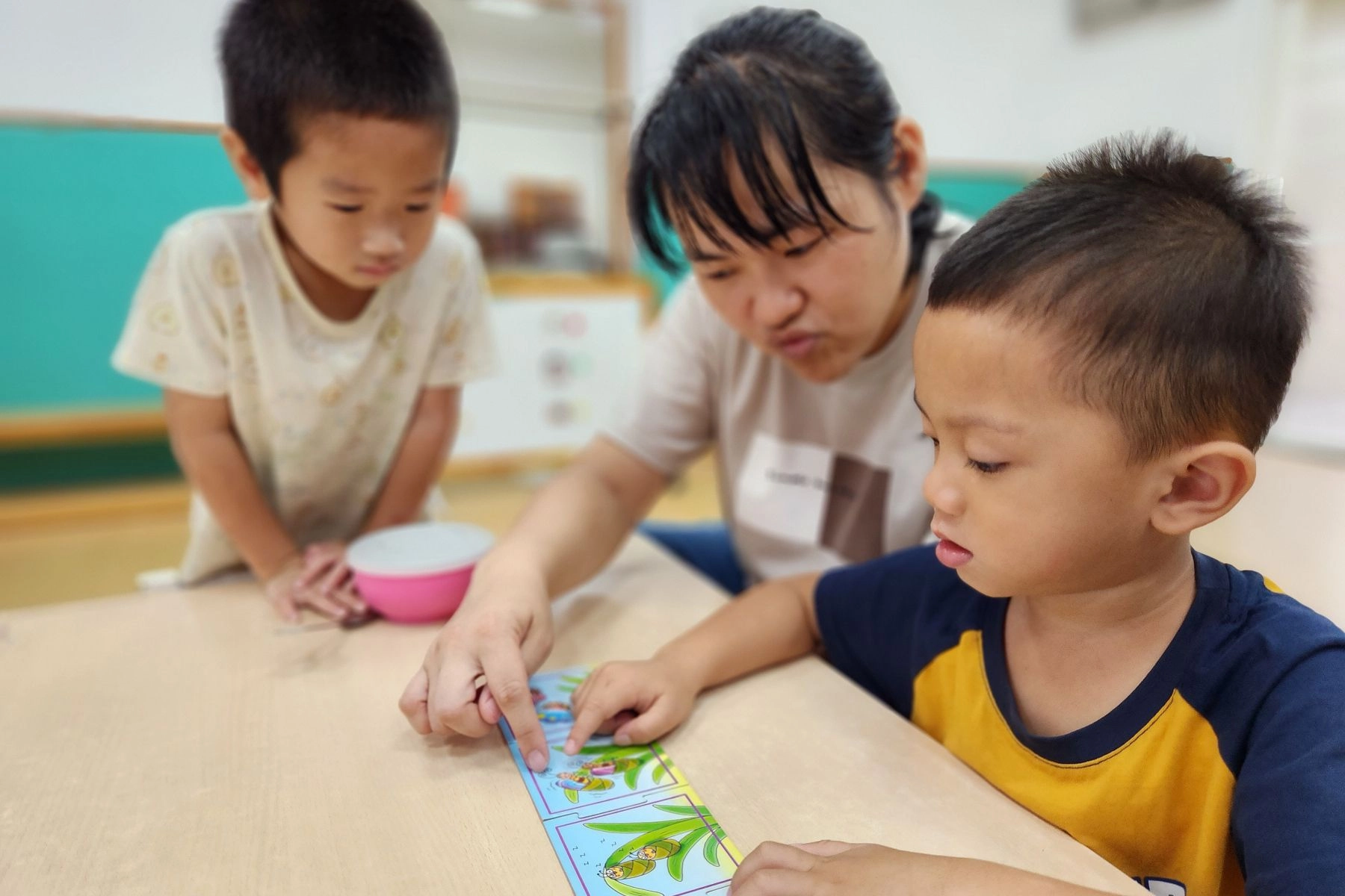 圖卡排序引導幼童敘述故事因果關係