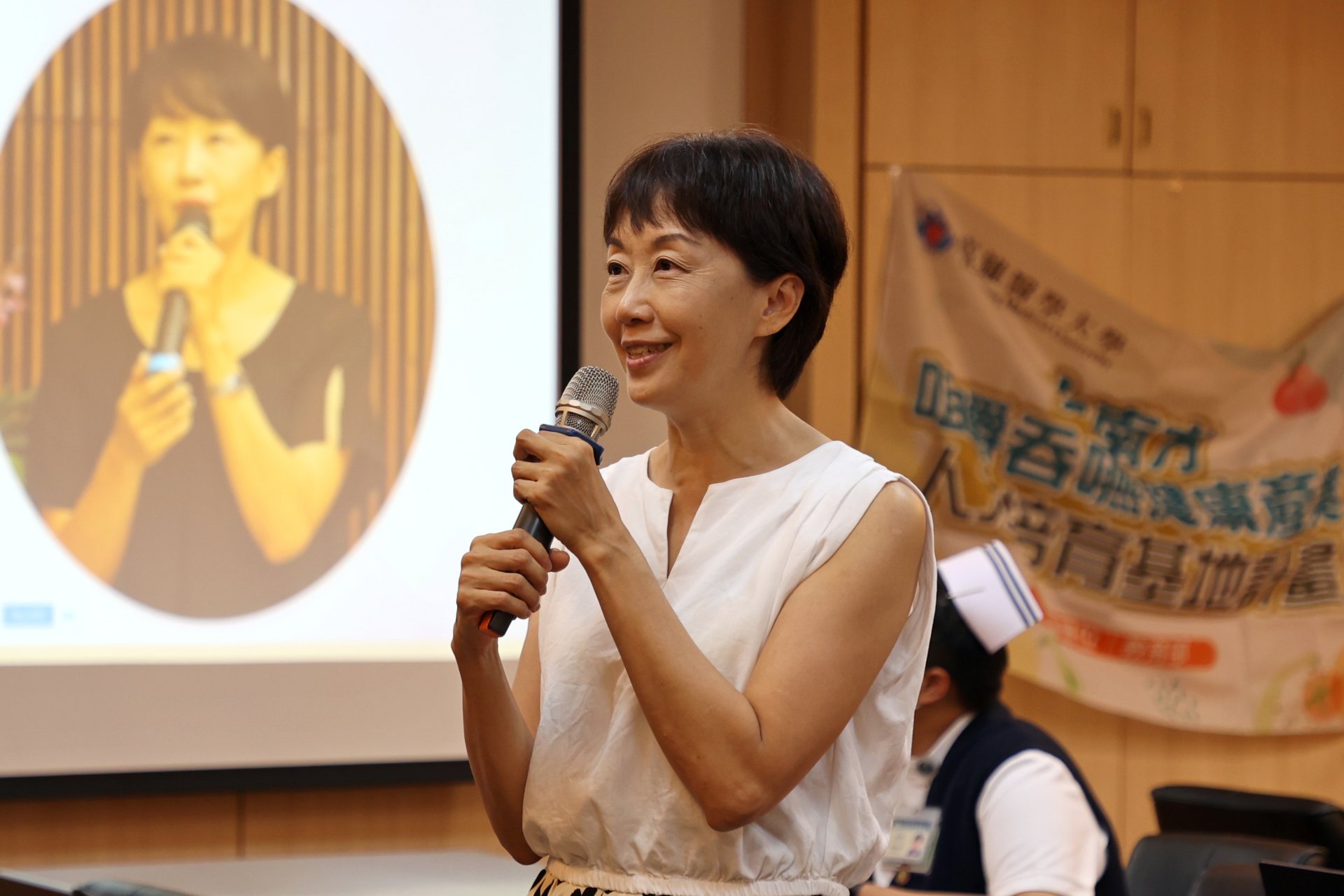 周傳慧科長指出，目前口腔醫療政策強調落實長照政策的參與，感恩花蓮慈院心蓮病房用心守護病人生命尊嚴，也期望透過合作，提供末期患者更舒適的照護環境。