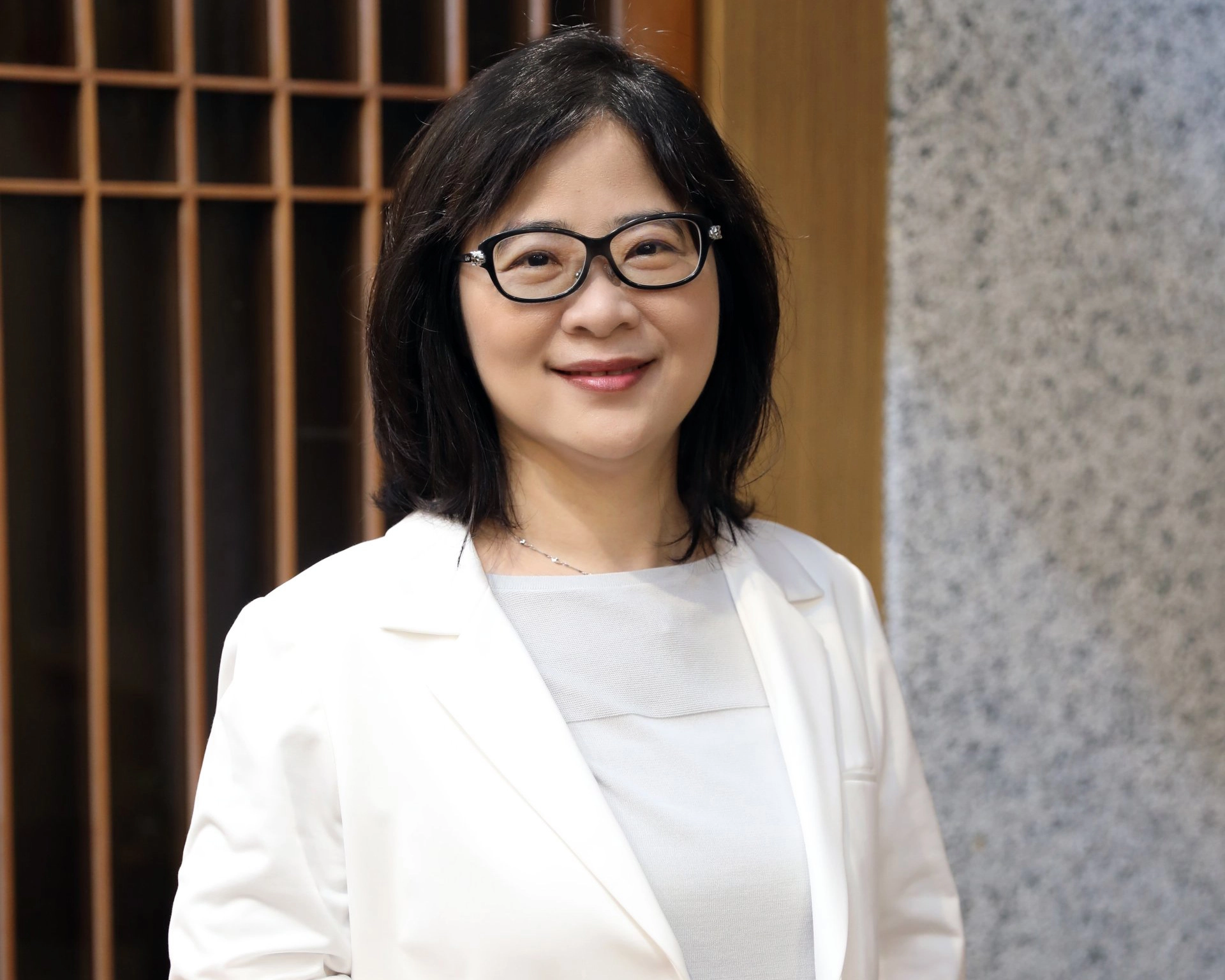 蘇桂英主任說，人體全身都有血管，包括肺部、腎臟，因此血管炎很容易造成腎臟急性惡化甚至洗腎，這位病人的症狀是以肺部出血為主，還好腎臟指數沒異常。