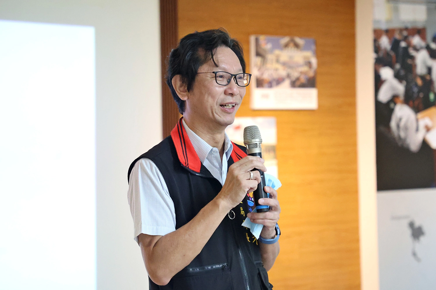 花蓮縣衛生局局長朱家祥表示，以提升健康平均餘命為目標努力，期望民眾在疾病發生前就能先抓到病徵，及早機受治療，健康長壽。