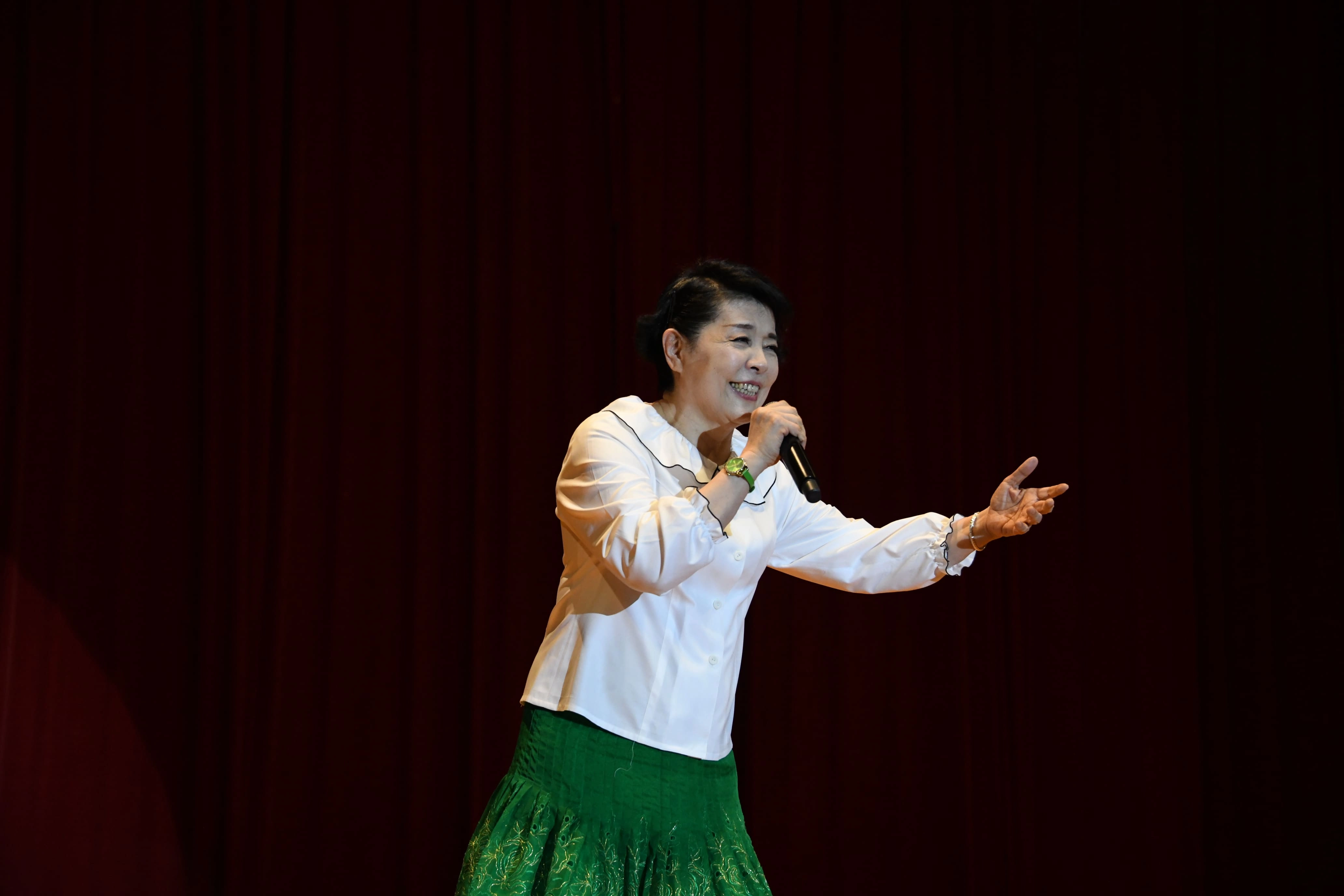 宜蘭慈濟8月27日在宜蘭運動公園體育館舉行「七月吉祥月感恩祈福音樂會」，邀請聲樂家簡文秀演出。(圖為慈濟基金會提供)