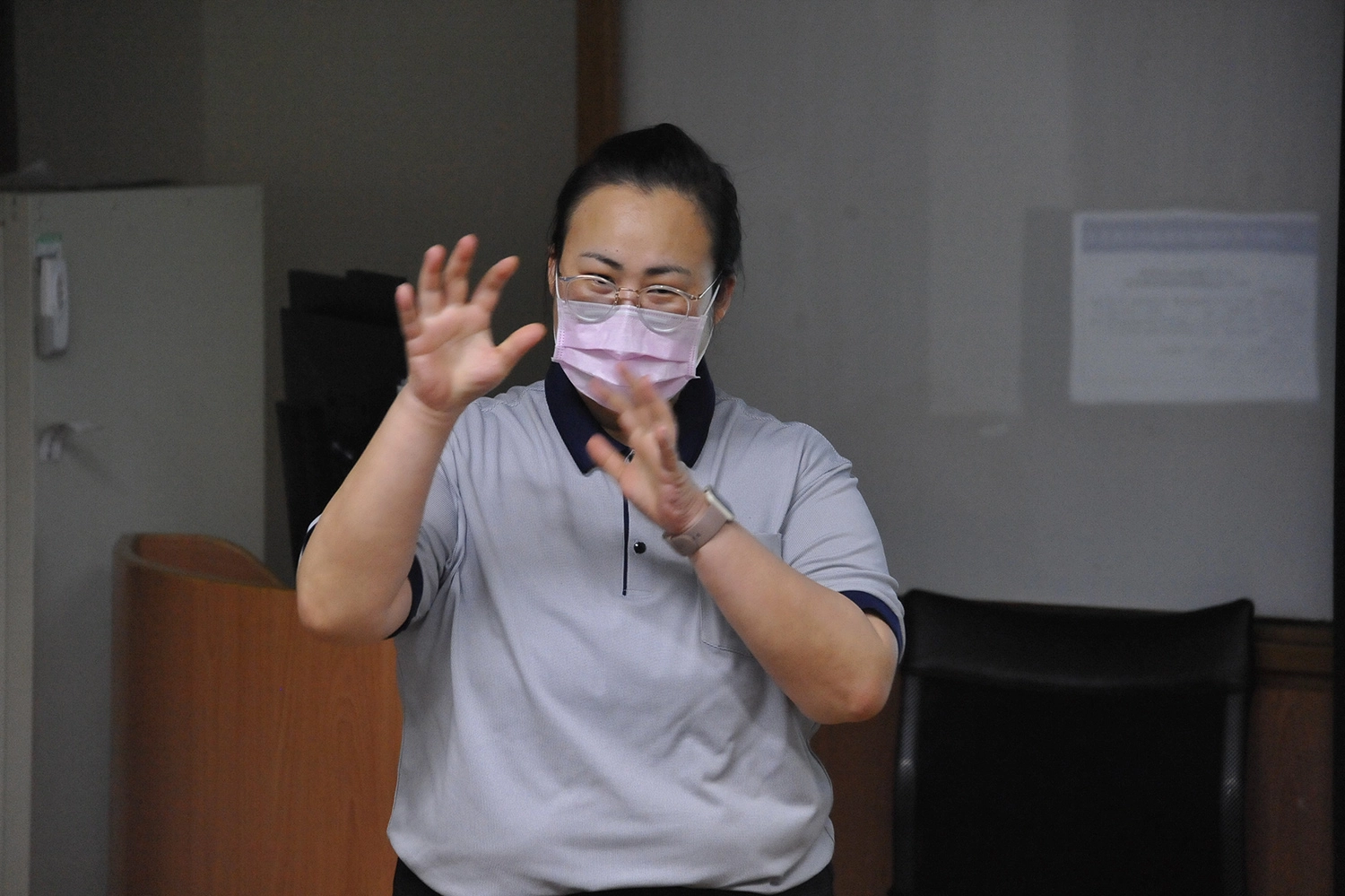 花蓮慈院長照部主任林宜靜表示，照顧現場常遇到的問題，例如:灌食、沐浴、翻身、擺位也都需要經長時間專業訓練。若能經過情境模擬演練，可以讓照服員在面對個案時更有準備。