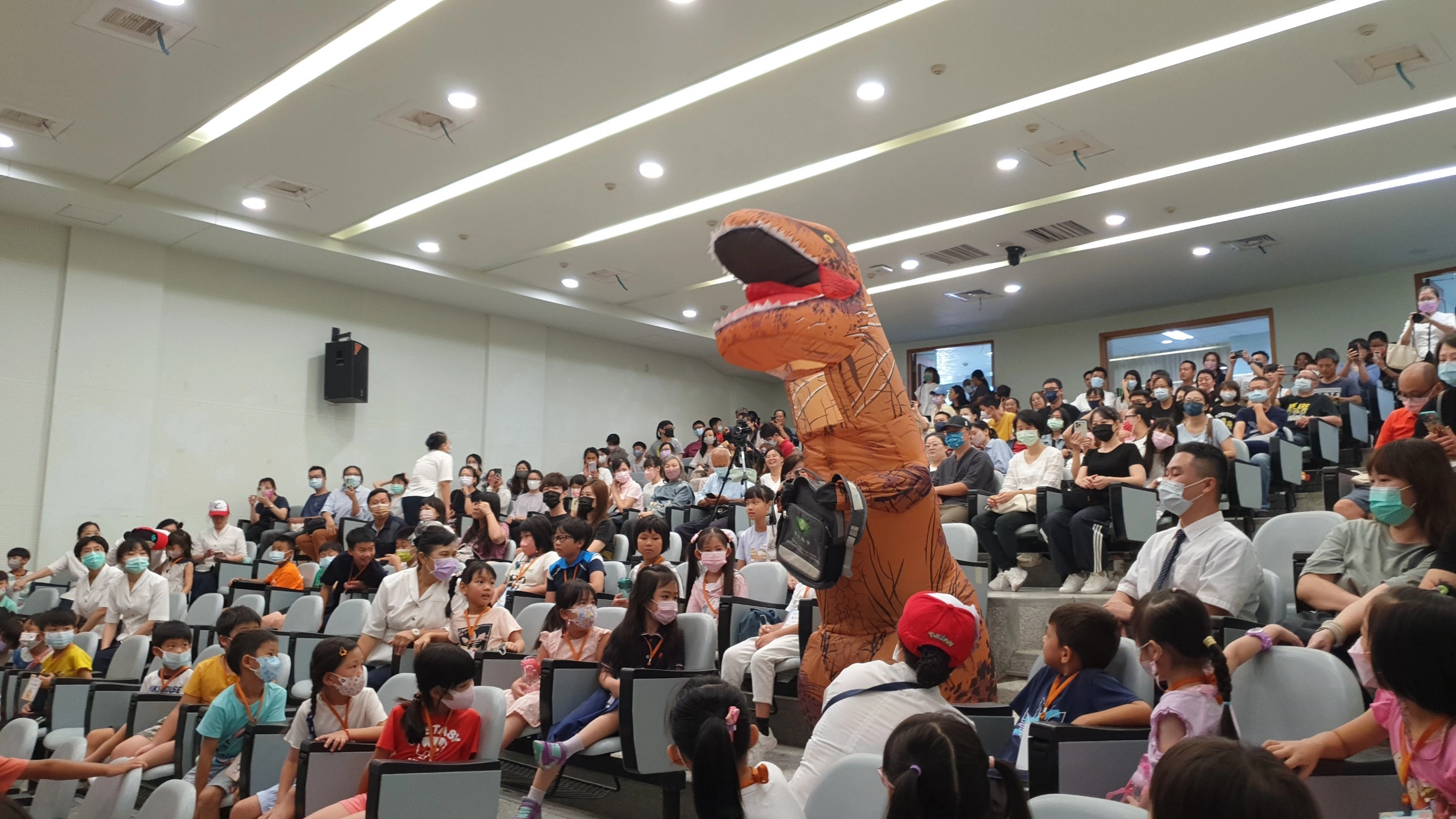 以小恐龍上學記消除小一準新鮮人的緊張感。