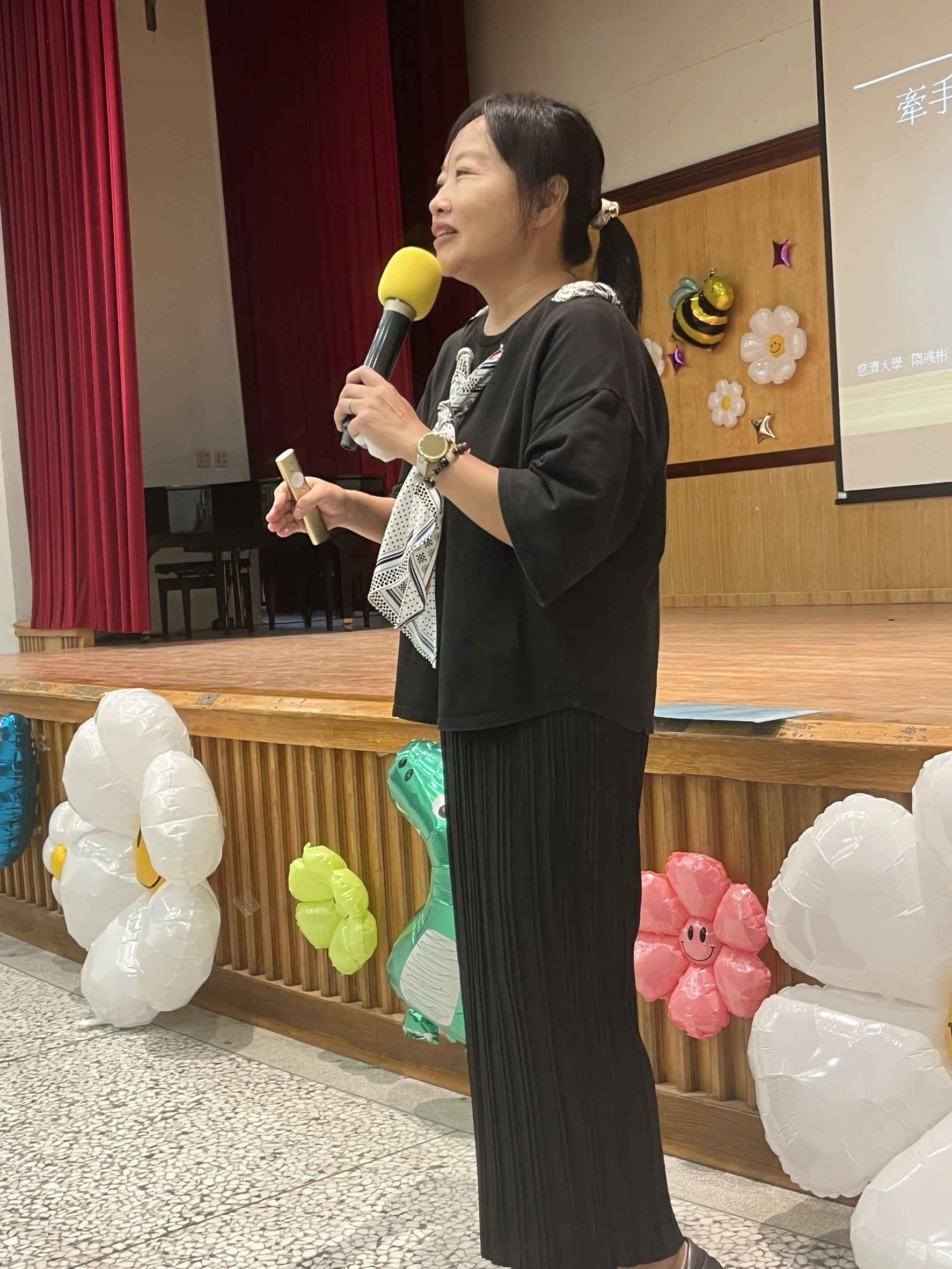 隋彧彬老師以牽手、放手與握手為題向家長們分享關鍵時刻的重要陪伴。