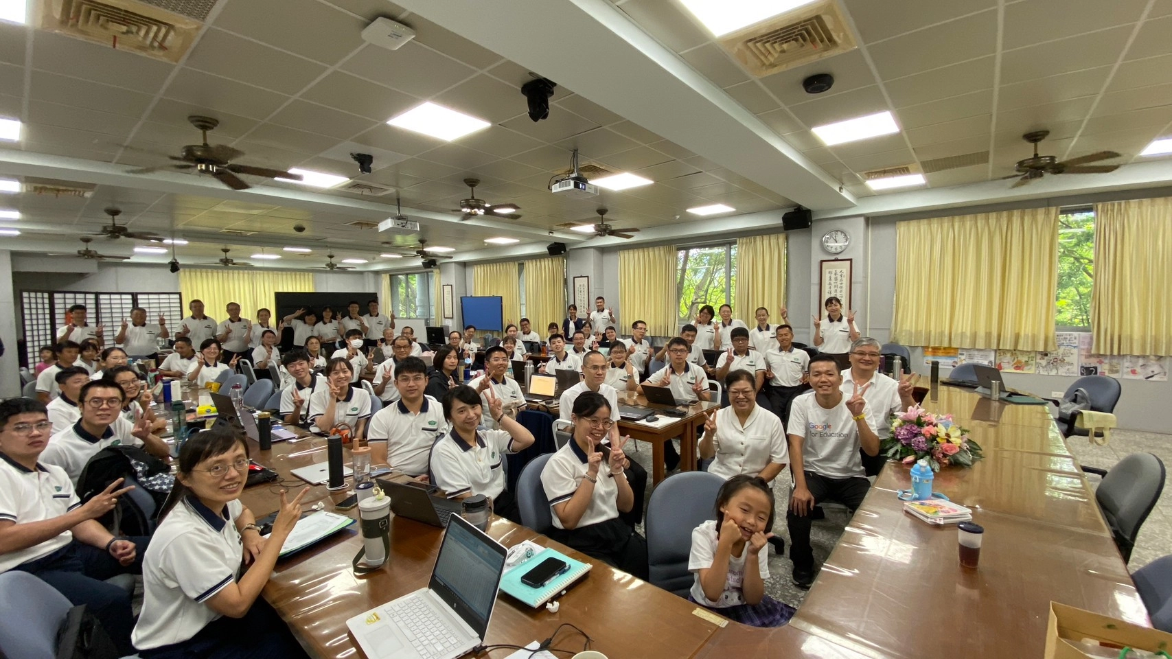全體學員與授課老師合影