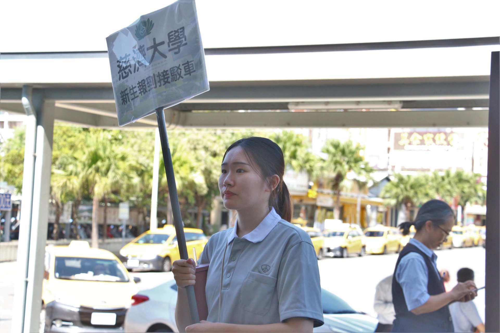 從火車站導覽到宿舍報到，如何讓動線順利，準備推車讓搬進寢室方便，甚至連整理後的回收也都為大家想好了。