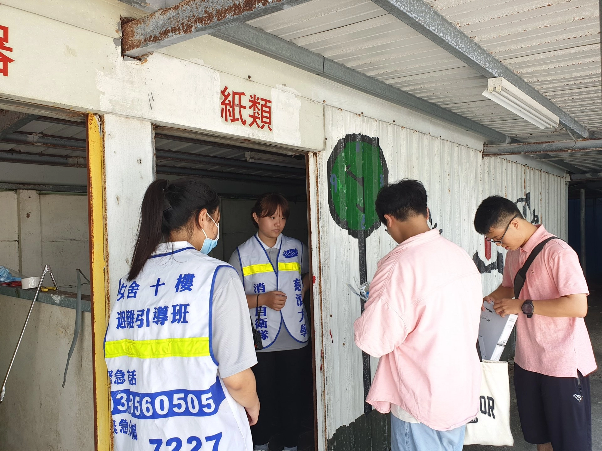 從火車站導覽到宿舍報到，如何讓動線順利，準備推車讓搬進寢室方便，甚至連整理後的回收也都為大家想好了。
