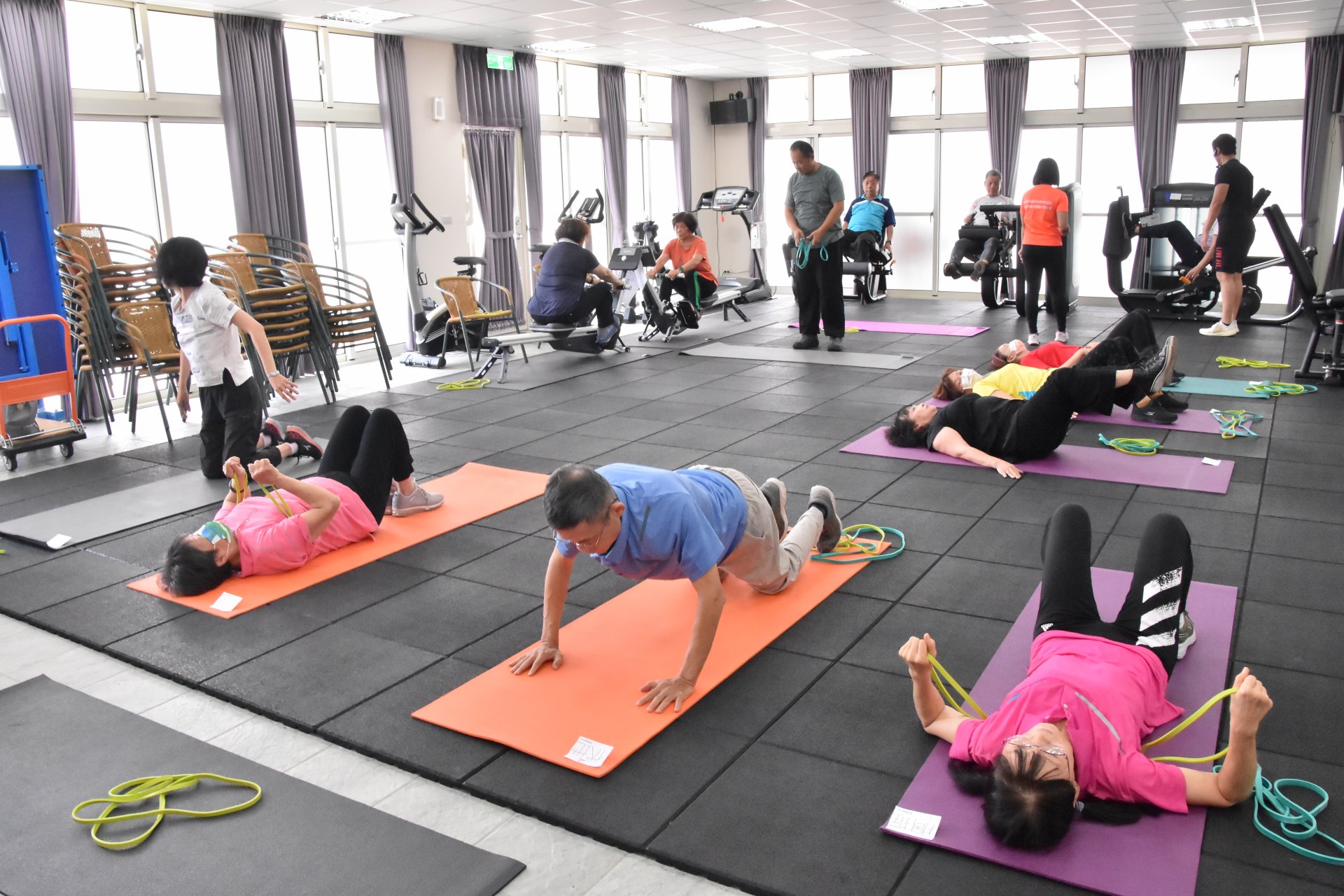 慈濟科技大學特地選在吉安鄉宮廟附近的活動中心，成立勝安銀髮健身俱樂部。