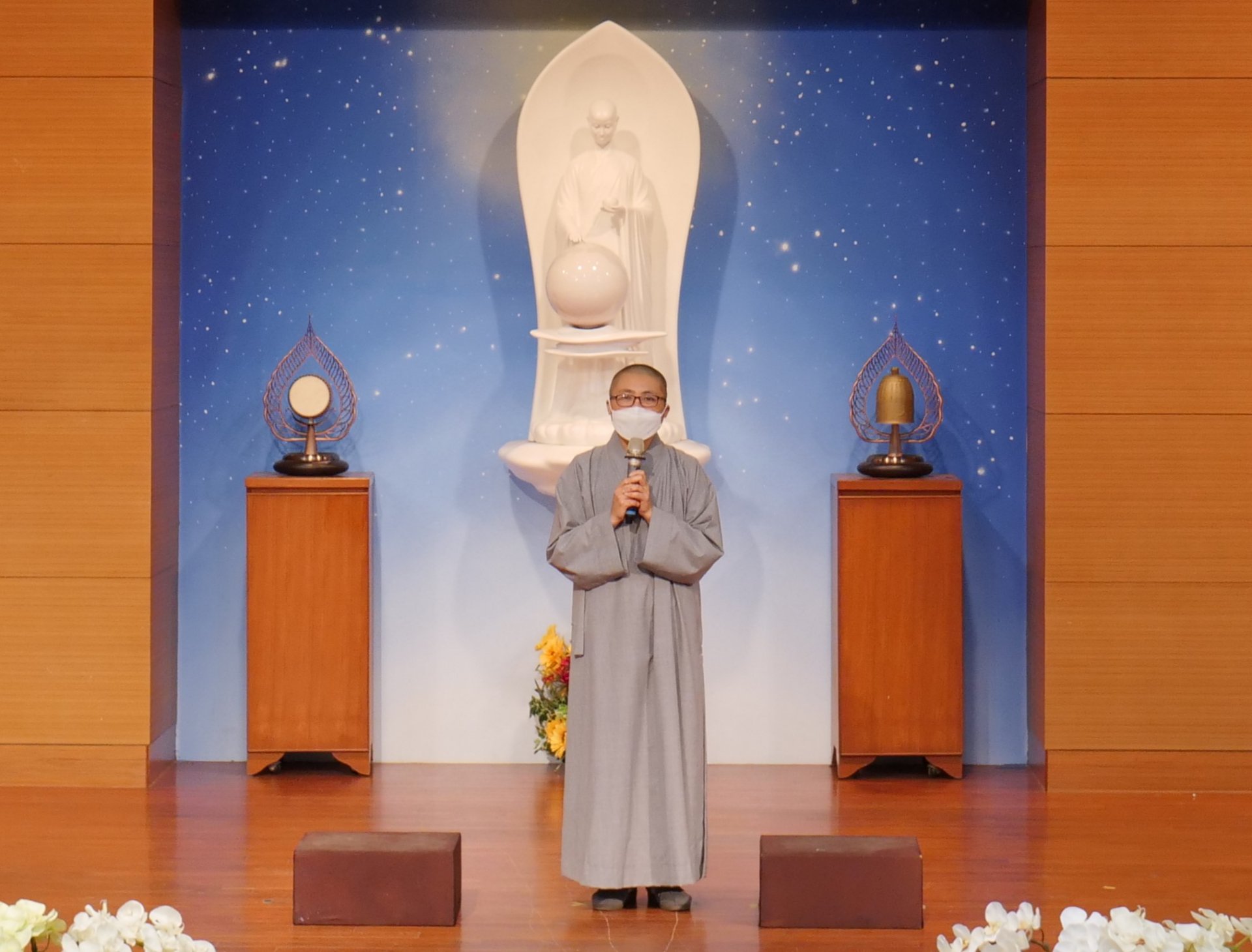德深法師表示，見苦知福後，更要惜福再造福，把握機會付出，把溫暖傳遞出去。