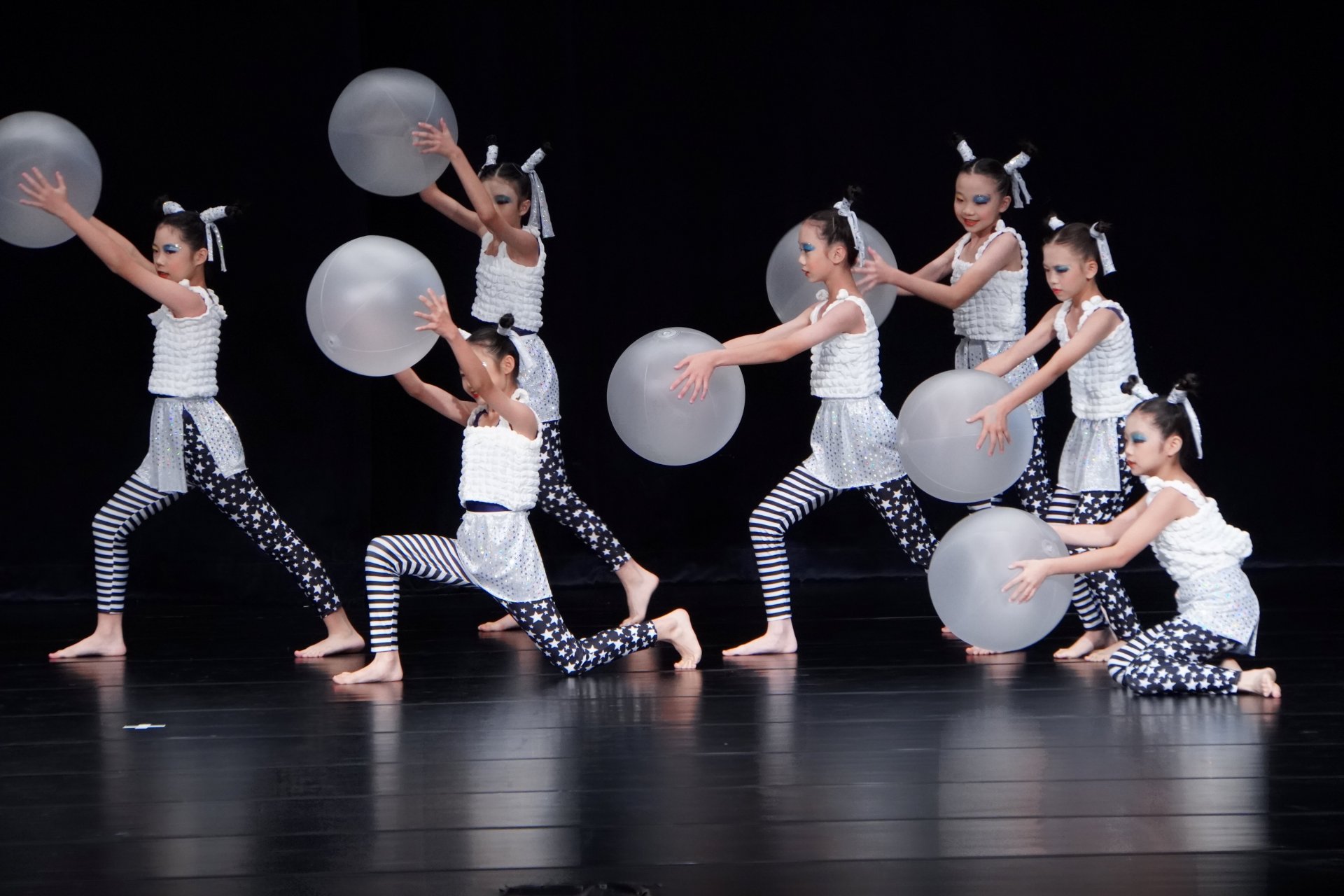 本校國小部舞蹈團隊參加學生舞蹈比賽現代舞組榮獲優等佳績。