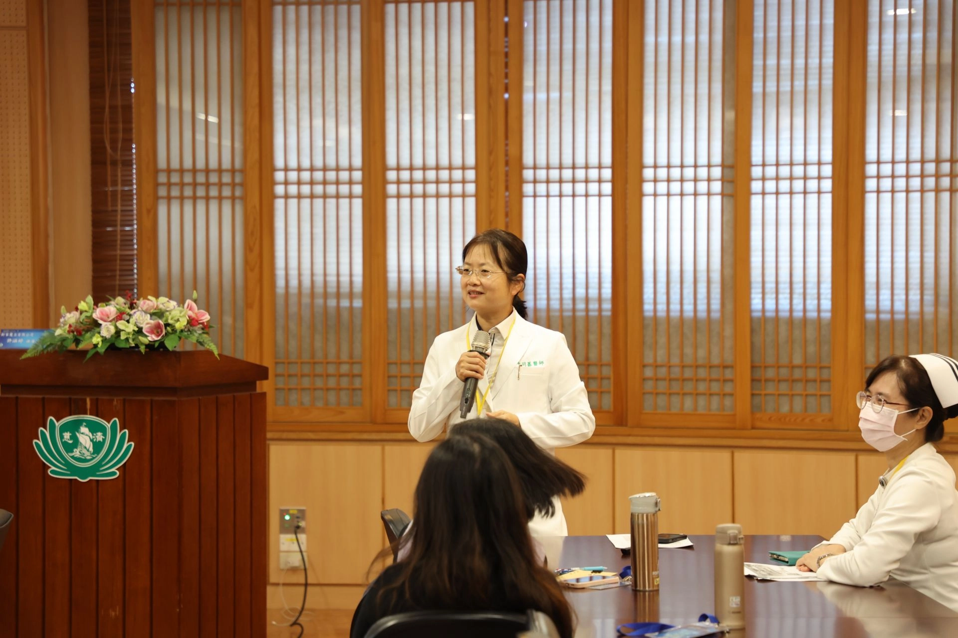 花蓮慈院教學部主任謝明蓁表示，感謝各醫療院所的信任，也感謝每位特邀講師的支持，讓東部地區整體醫療團隊能有學習精進的機會，能更好的守護東部地區民眾的健康。