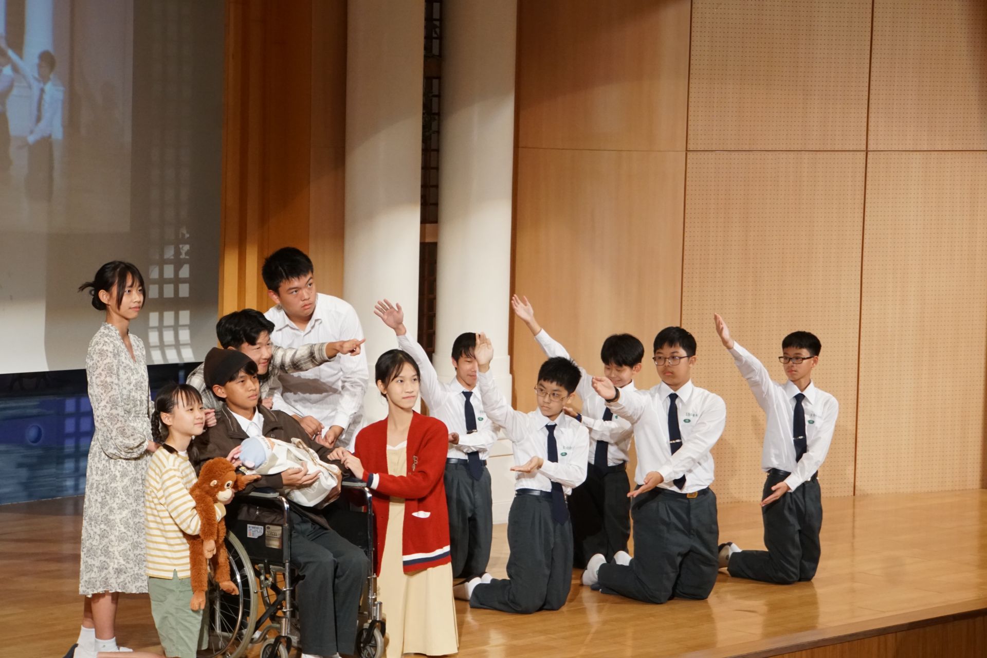 此次展演以手語劇方式,透過古典的詞曲及生動的手語及戲劇,表演出父母養育子女的辛