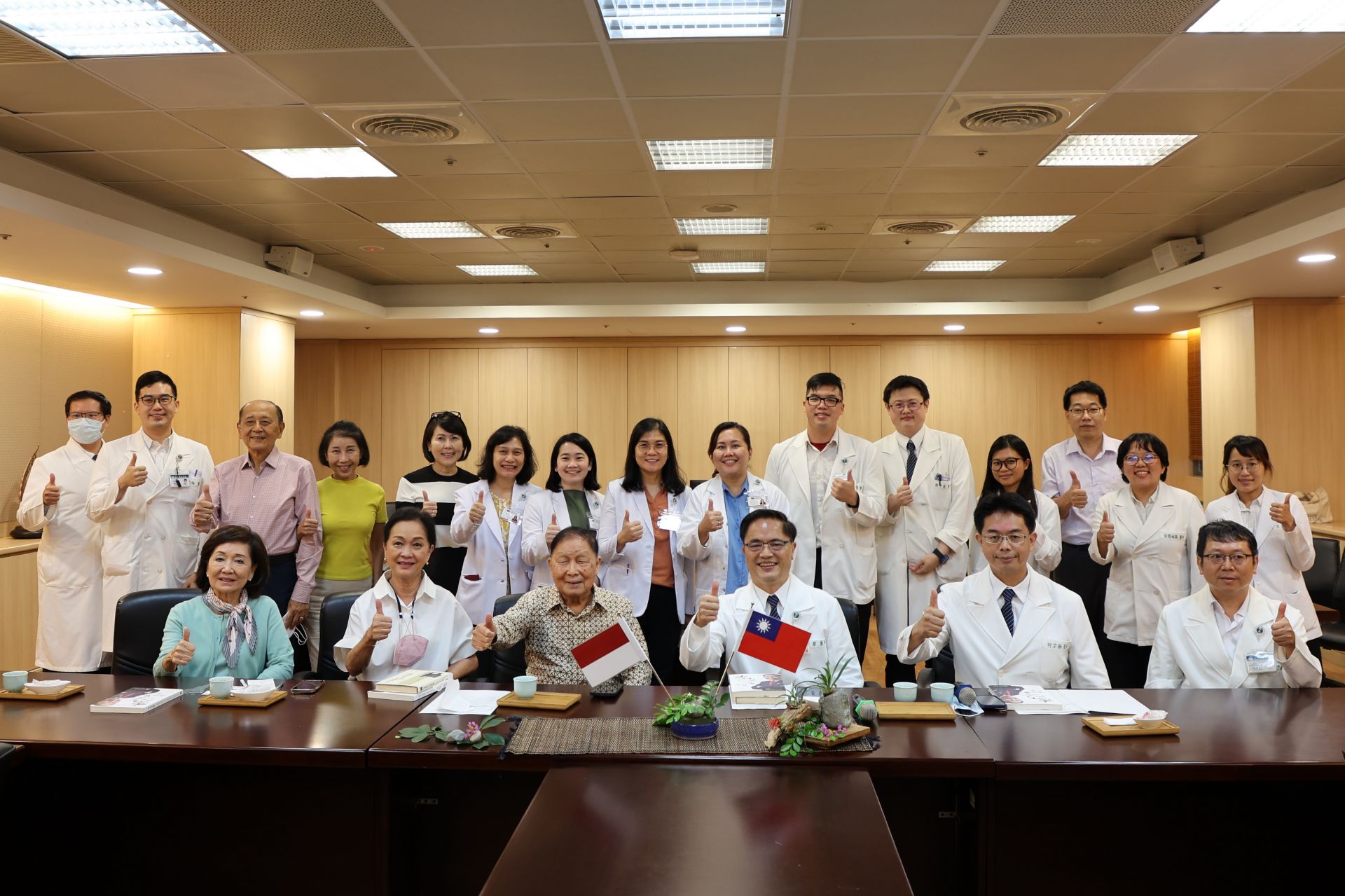 今年6月印尼Siloam Hospitals醫師到花蓮慈院學習中西醫合療模式。