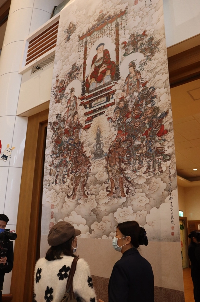 此次展覽以「萬法心生」為名，表達慈濟志業為佛教、眾生的使命，以及夏荊山強調「修心」的核心理念，認為凡事透過自學自悟自證，方能自成就。