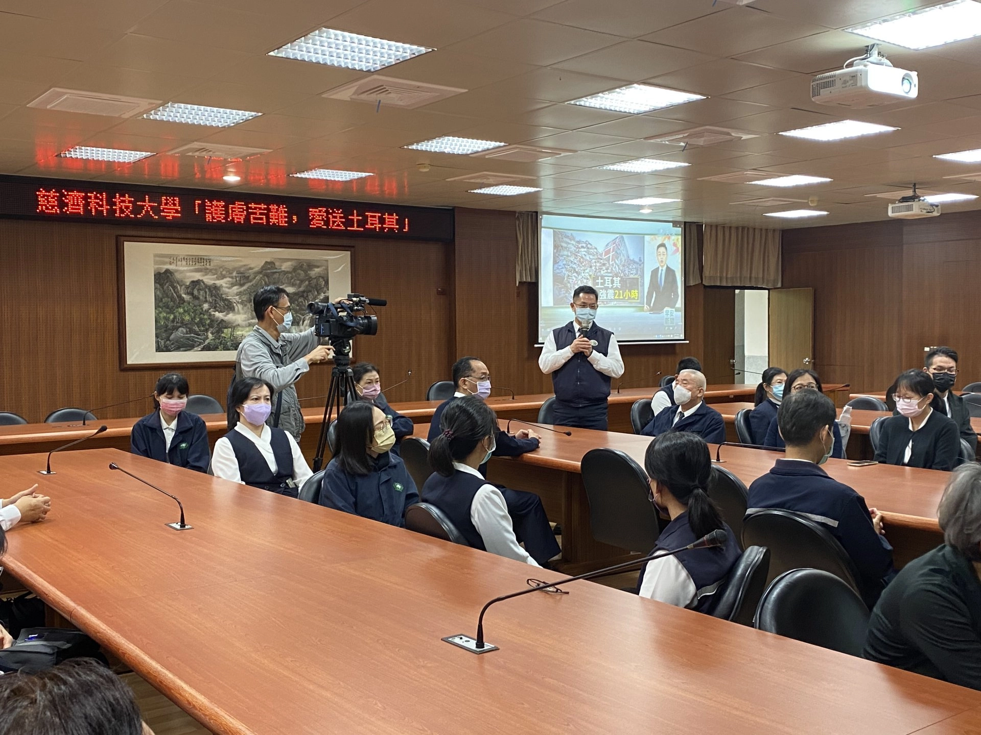 羅文瑞校長邀請教職同仁發心捐款，協助土耳其災民重建家園。