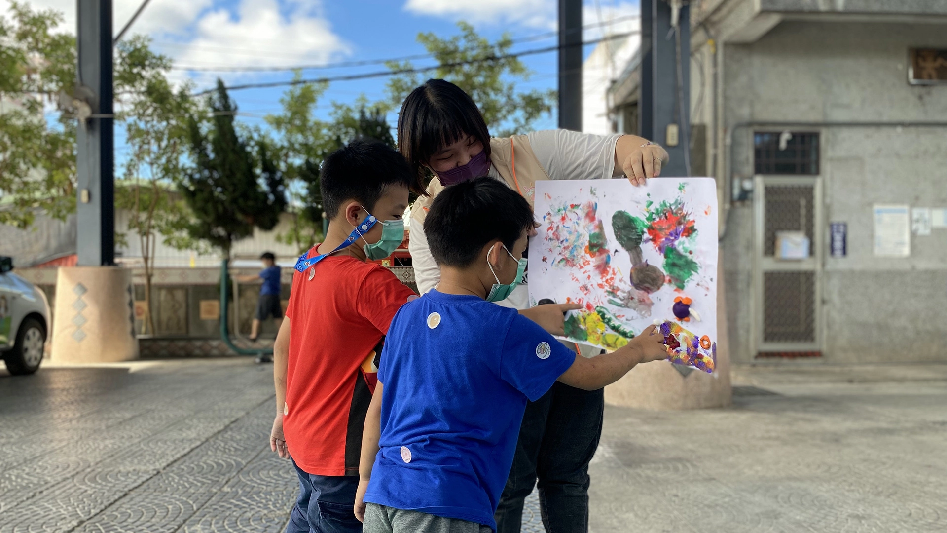 光復親子館場地工程雖然還在進行中，但同仁自去年四月開始走入光復鄉，以行動親子館方式服務在地鄉親