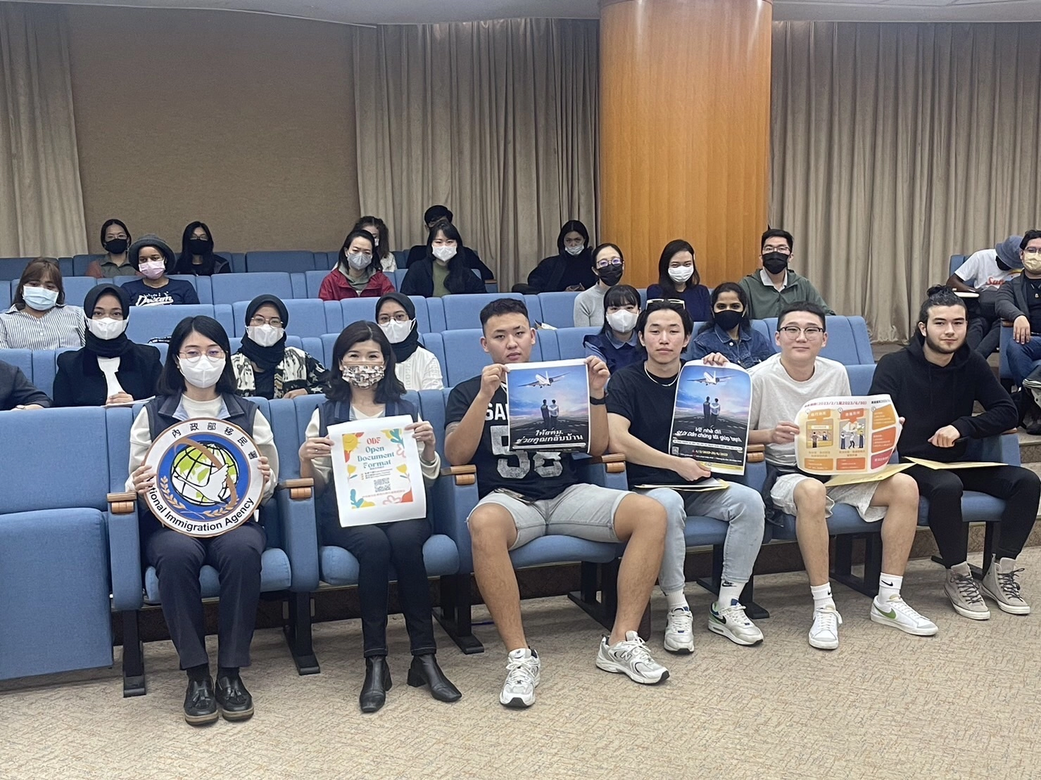 移民署花蓮縣服務站偕同專勤隊同仁前往東華大學向外籍生宣導