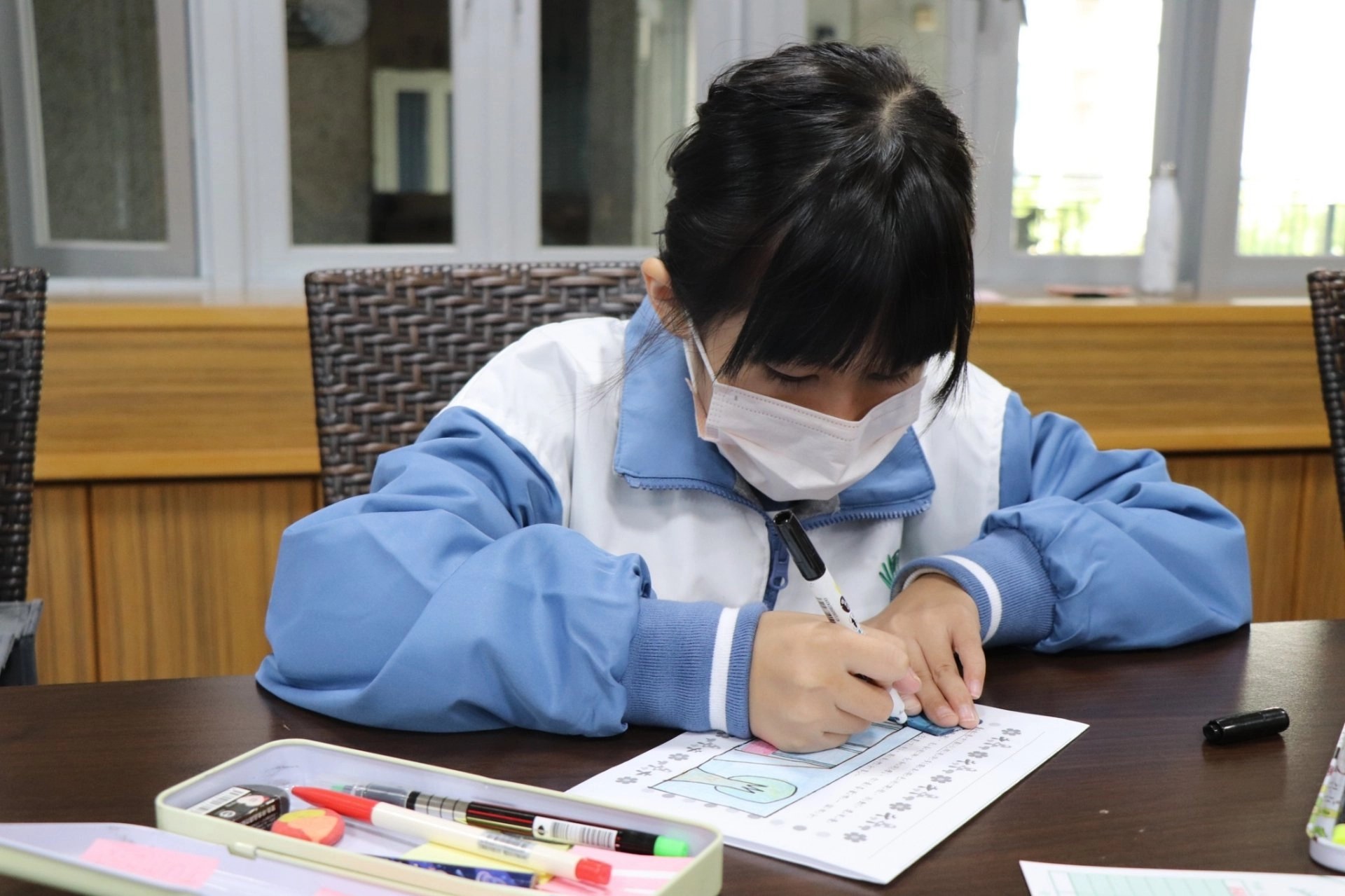 轉學生用心記錄這美麗的校園。