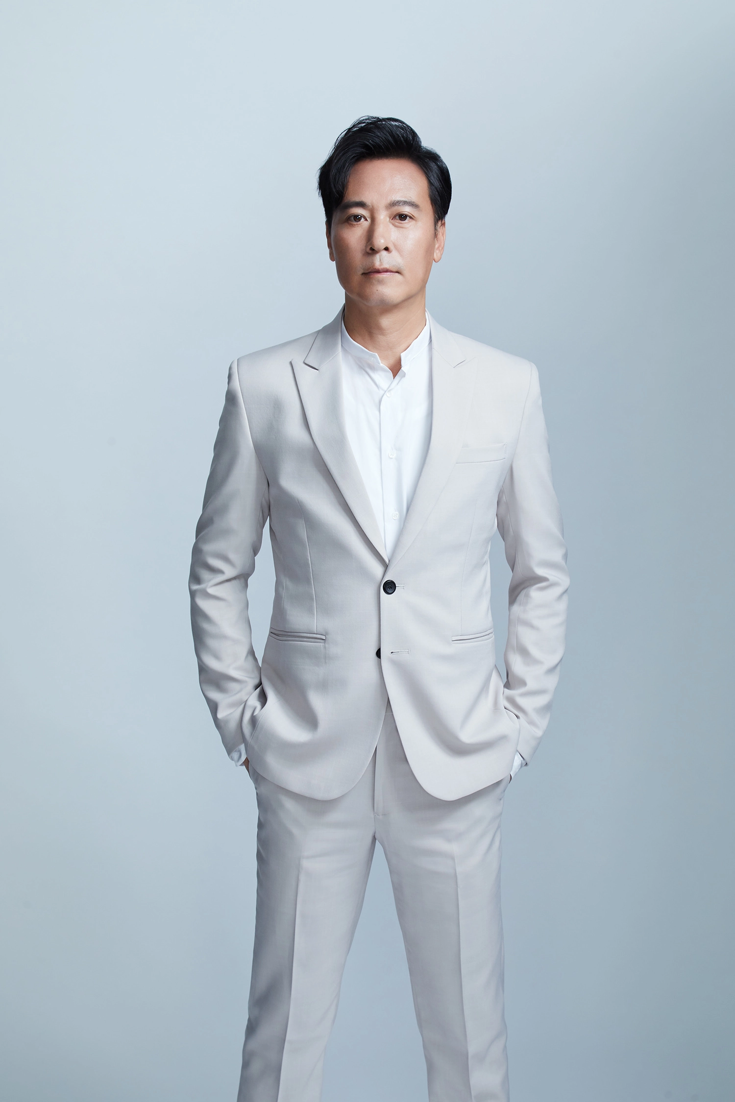演員尹昭德在《白袍的約定》飾演洪宏典醫師。