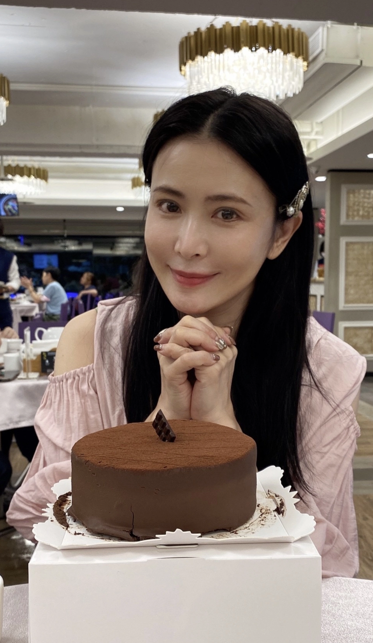 演員德馨在《白袍的約定》飾演賴美惠(吳森醫師妻子)。