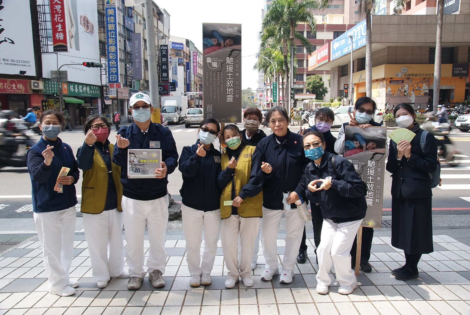20230225臺南慈中馳援土敘地震街頭募心募愛。（陳弈亘攝影）