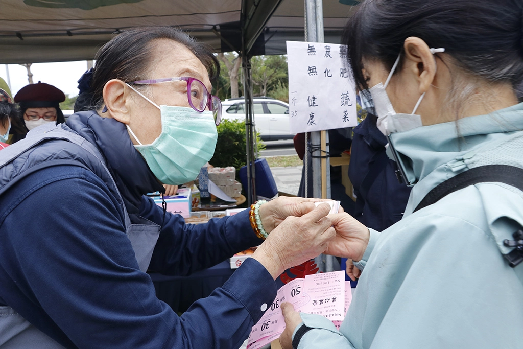 台東慈濟2月26日為土耳其地震舉辦義賣活動，民眾熱烈響應。