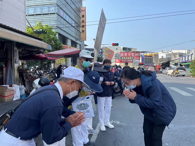 屏東慈濟志工街頭勸募啟愛心，在國境之南看見人間大愛。