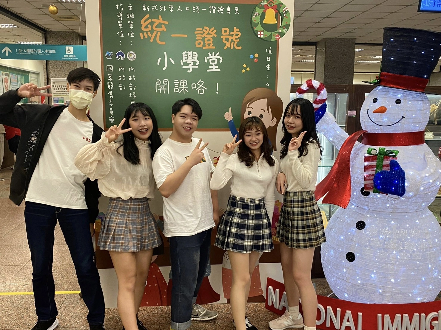 劉德曜與其他新二代大使一起參加公益活動。