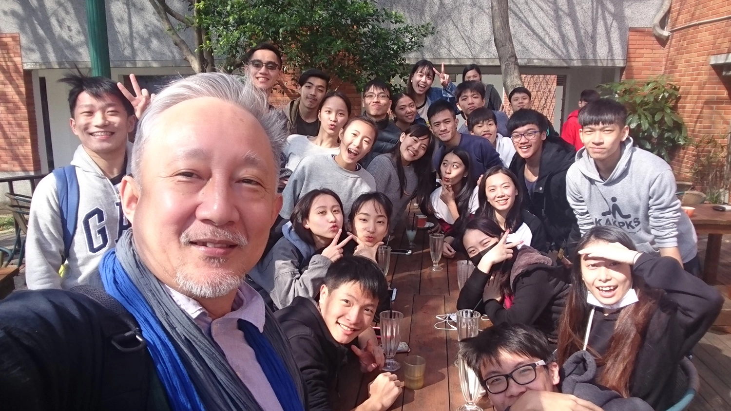 張曉雄任教臺北藝術大學舞蹈學系，認真指導深獲學生喜愛。