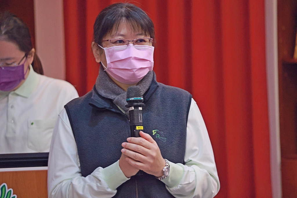 大林慈濟醫院護理部副主任鄭  麗娟提到，護理師不只提供臨床照護  也可以走入社區。