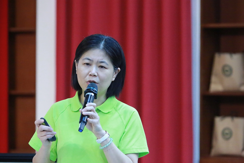 花蓮慈濟醫院護理部副主任王琬詳鼓勵學生提升實力，才能給病患最好的照護。
