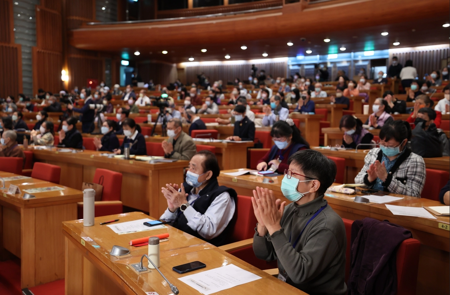 共計一百二十八位來自各界關注當前佛教發展的人士與會。