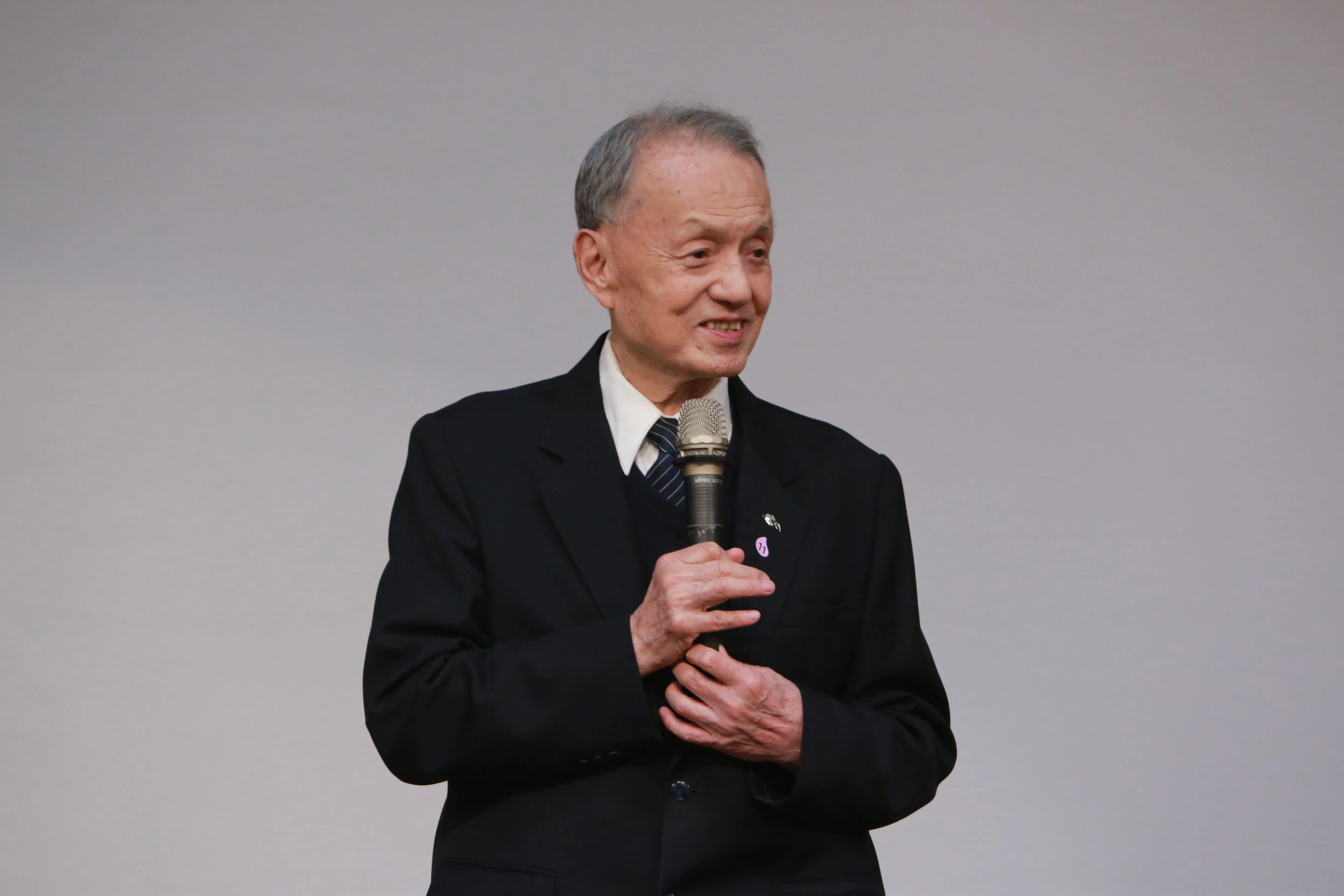 慈濟醫療法人執行長林俊龍表示，感恩張校長用心育才，培育無數優秀護理人員。