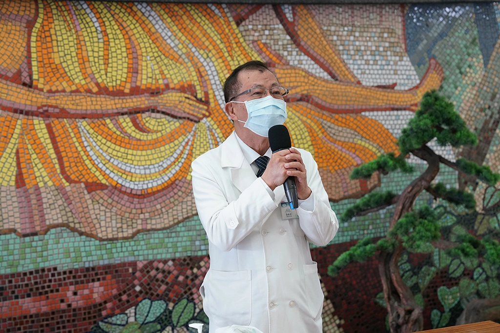 醫檢師忙什麼？副院長吳彬安表示，在新冠肺炎疫情期間，抗原快篩、PCR核酸病毒檢測等都是醫檢師的工作內容，他們也是幕後英雄。