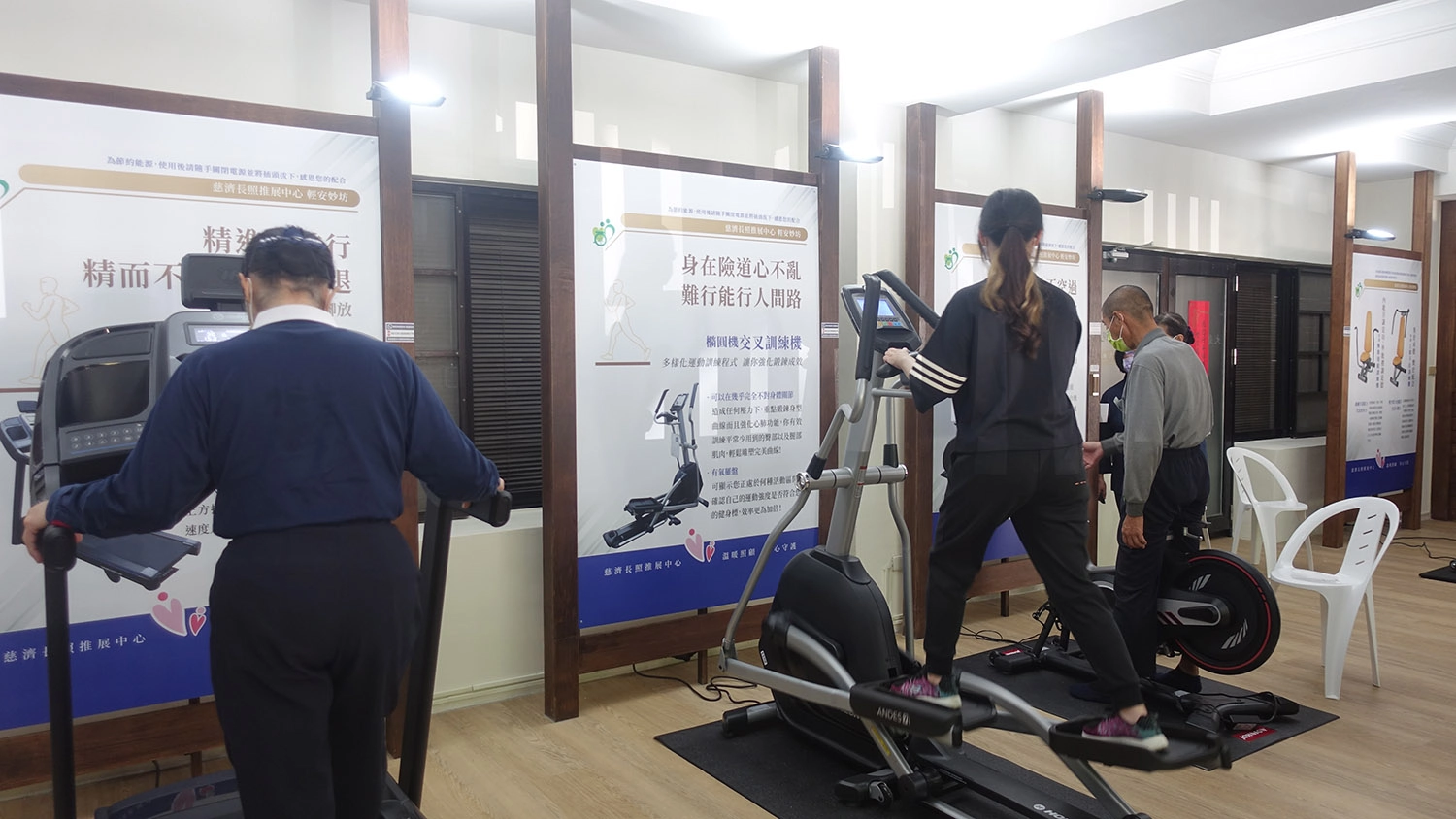 花蓮靜思堂設立「輕安妙坊」運動館於1月14日正式啟用，民眾體驗。(攝影：陳誼謙)