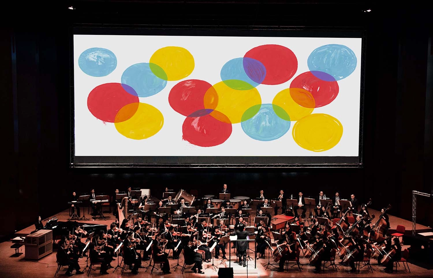2015年在國家音樂廳演出的《小黃點與四季》音樂會，全場嗨翻天，在親子殷殷期待幼兒專屬音樂會下，2月19日將在歌劇院全新演出。(信誼)