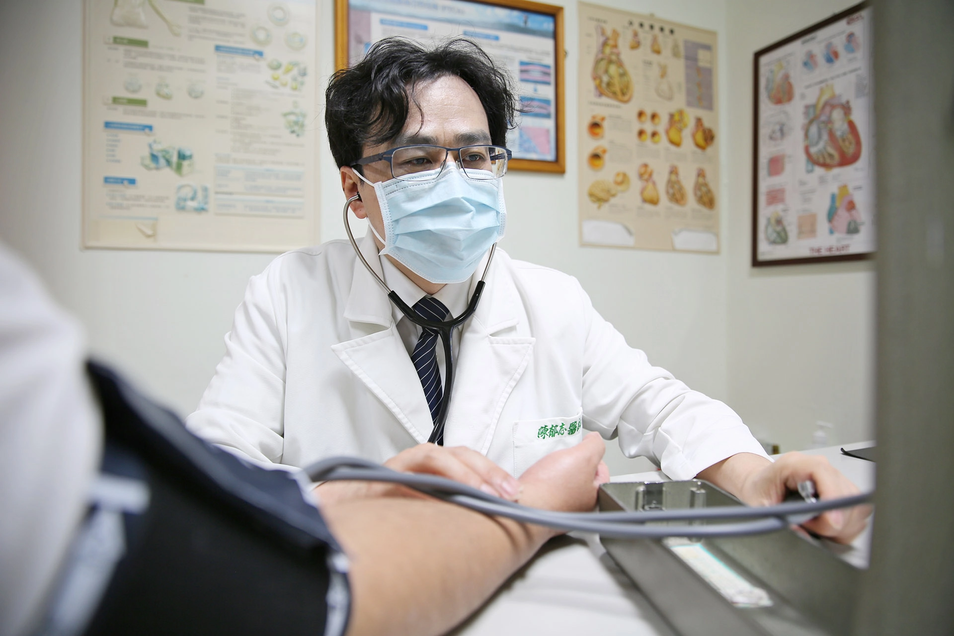 花蓮慈濟醫院心臟內科主任陳郁志表示，常見猝死原因為心因性猝死，高風險族群更要注意包含有心血管疾病、糖尿病、吸菸習慣等民眾需提高警覺，若有不適得盡速就醫。