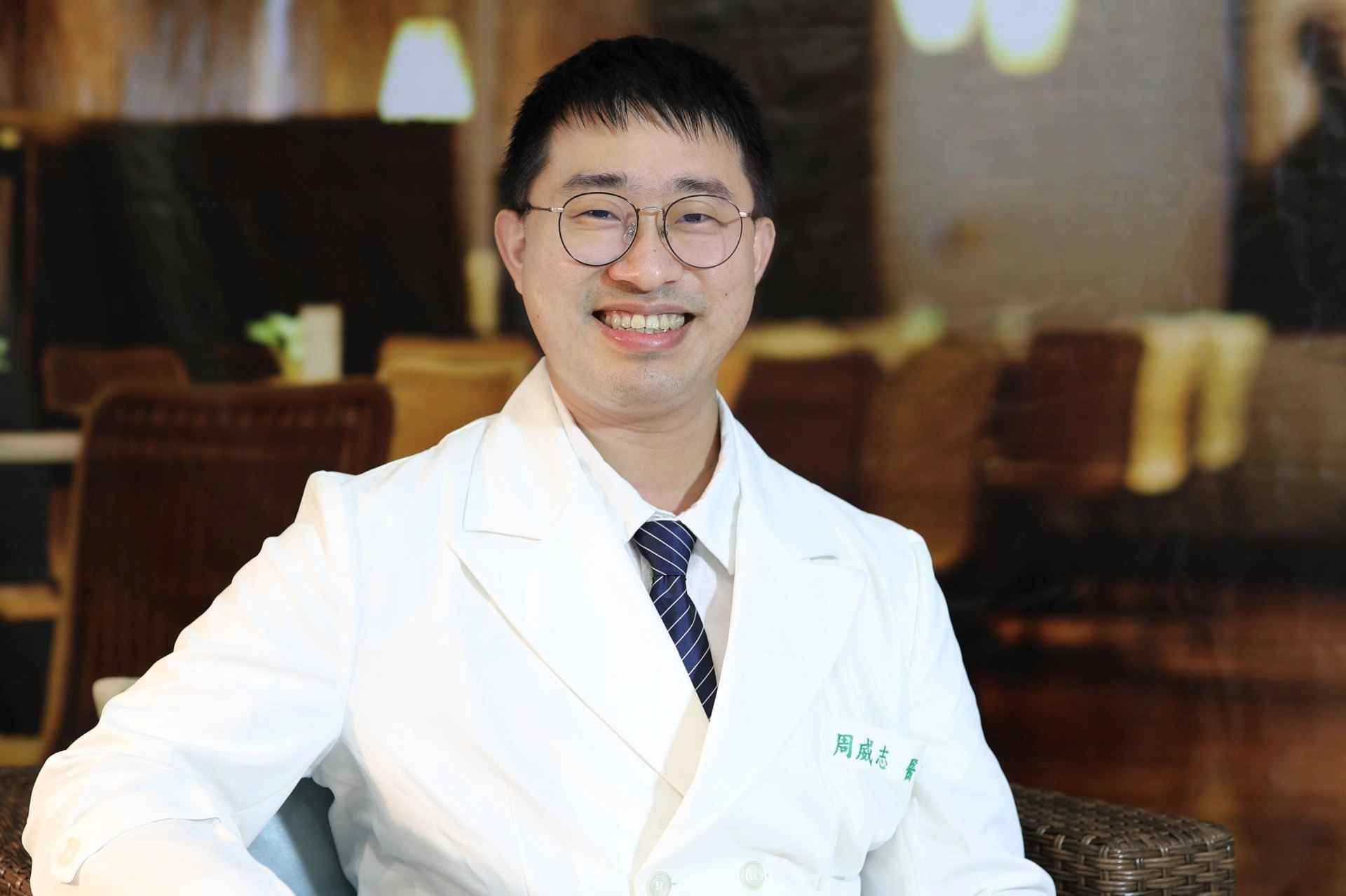 小兒內分泌科周威志醫師指出，陳小妹緊急入院時，除了高血脂，糖化血色素也非常高，團隊也立刻為她進行胰島素治療。