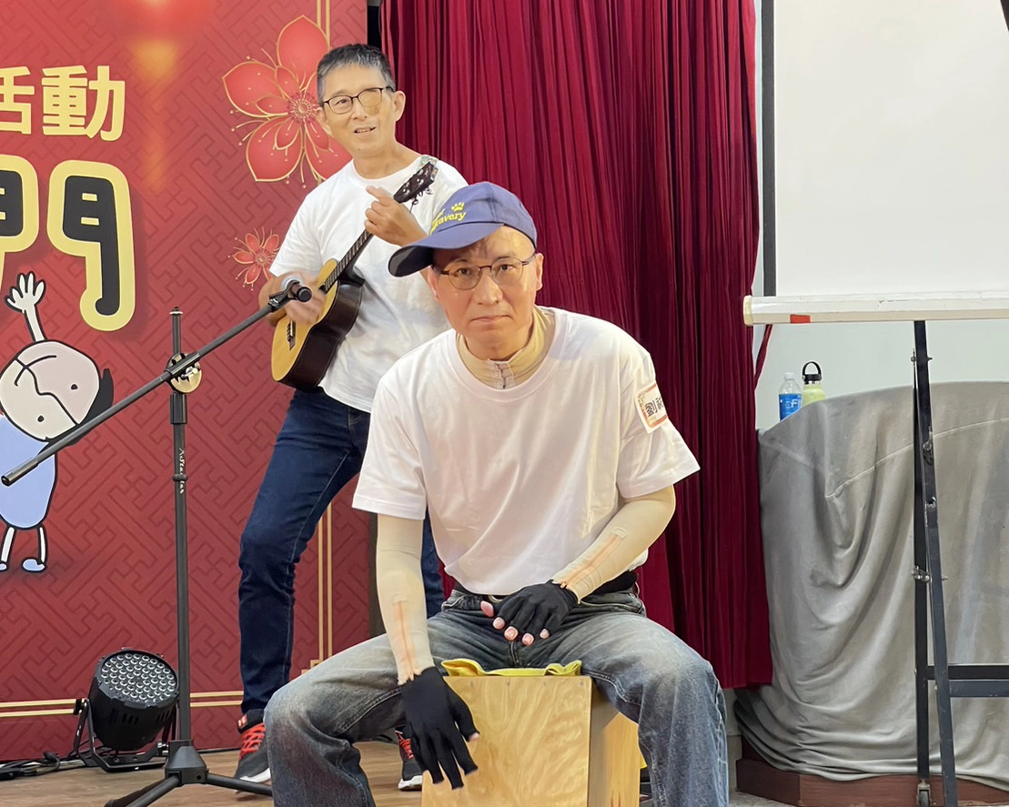 阿辰與口友同台表演