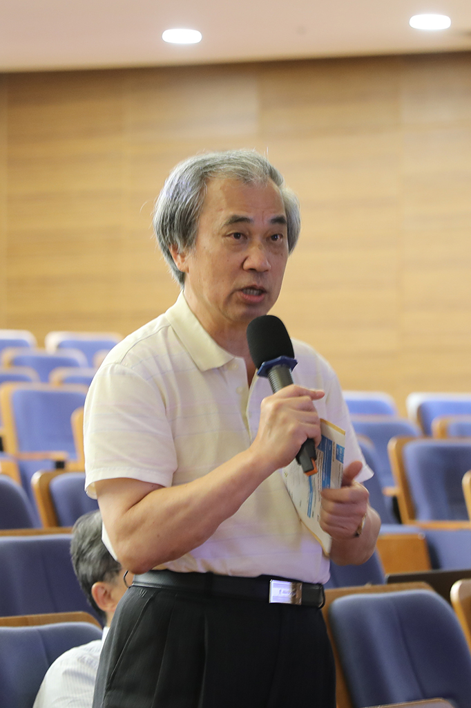 作為台灣脊髓損傷排尿照護網專家訓練課程發起人郭漢崇教授，非常認真的與講者交流意見。