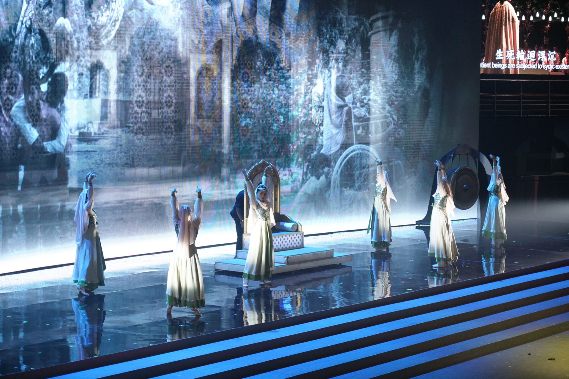 慈濟邀表演藝術家包含唐美雲歌仔戲團、優人神鼓、演藝人員舉辦慈濟《無量義 法髓頌》經藏演繹，2023年7月28日下午首場演出。