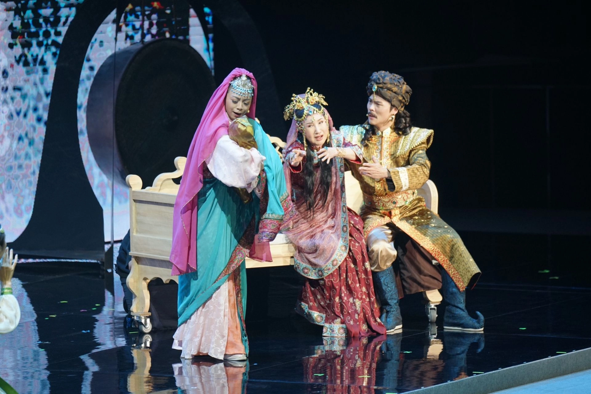 慈濟邀表演藝術家包含唐美雲歌仔戲團、優人神鼓、演藝人員舉辦慈濟《無量義 法髓頌》經藏演繹，2023年7月28日下午首場演出。