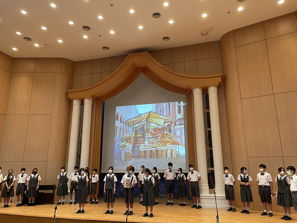道具運用不僅讓表演活潑，更是同學們的巧思展現。