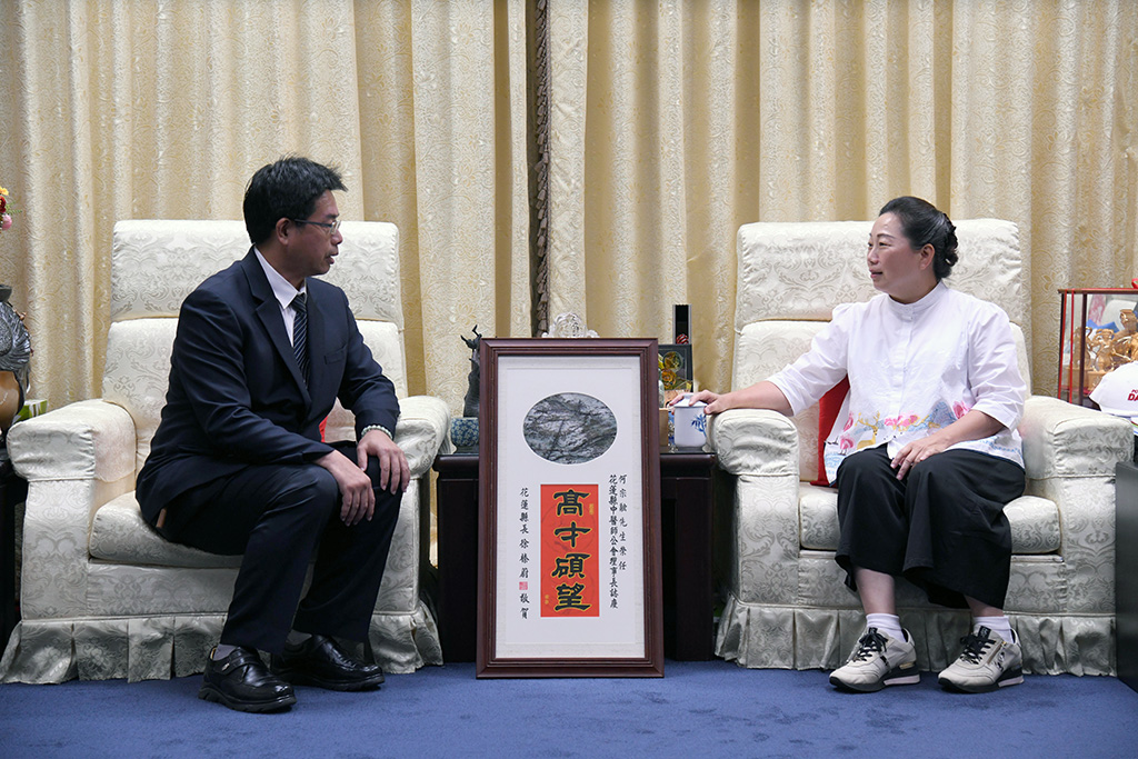 徐榛蔚縣長會見花蓮縣中醫師公會理事長何宗融