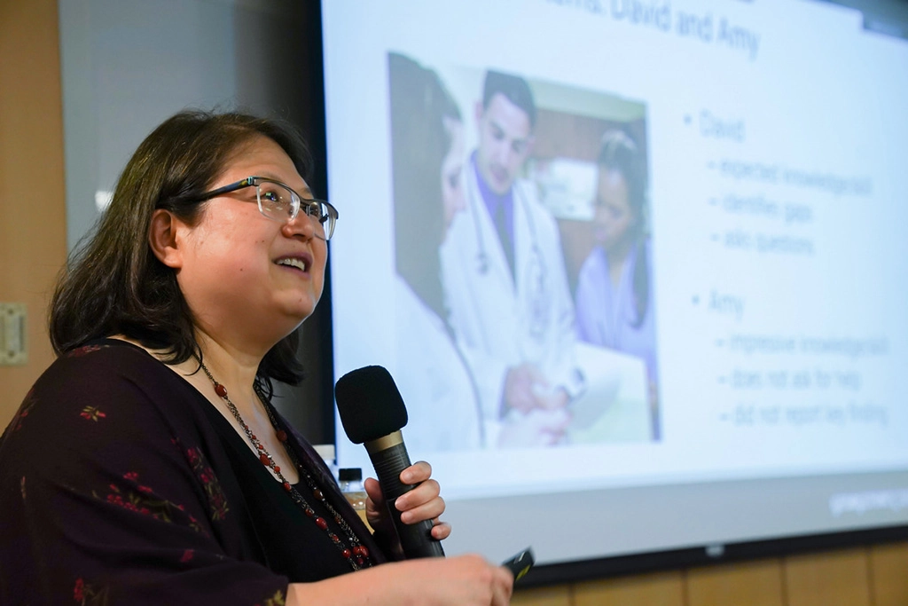 活動邀請美國喬治城大學小兒科教授Dr. Carrie Chen進行四院連線的專題演講。