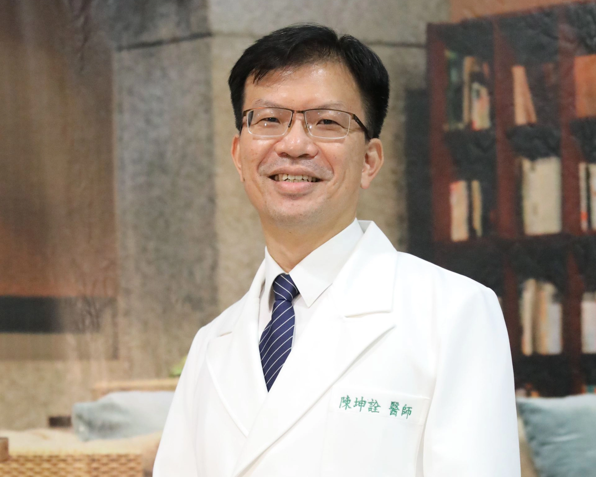 花蓮慈院急診部主任陳坤詮指出，嚴重氯中毒可能造成化學性肺炎、肺水腫、呼息衰竭等症狀，為避免發生憾事，民眾居家清潔時應特別注意使用。